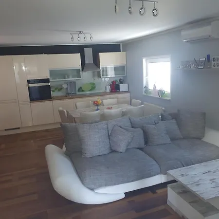 Sanja Near To Ljubljana Apartmán *